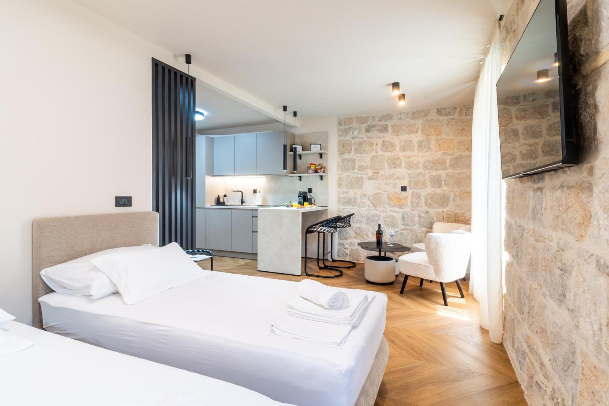 Apartment Centre In Stone House 스플리트 외부 사진