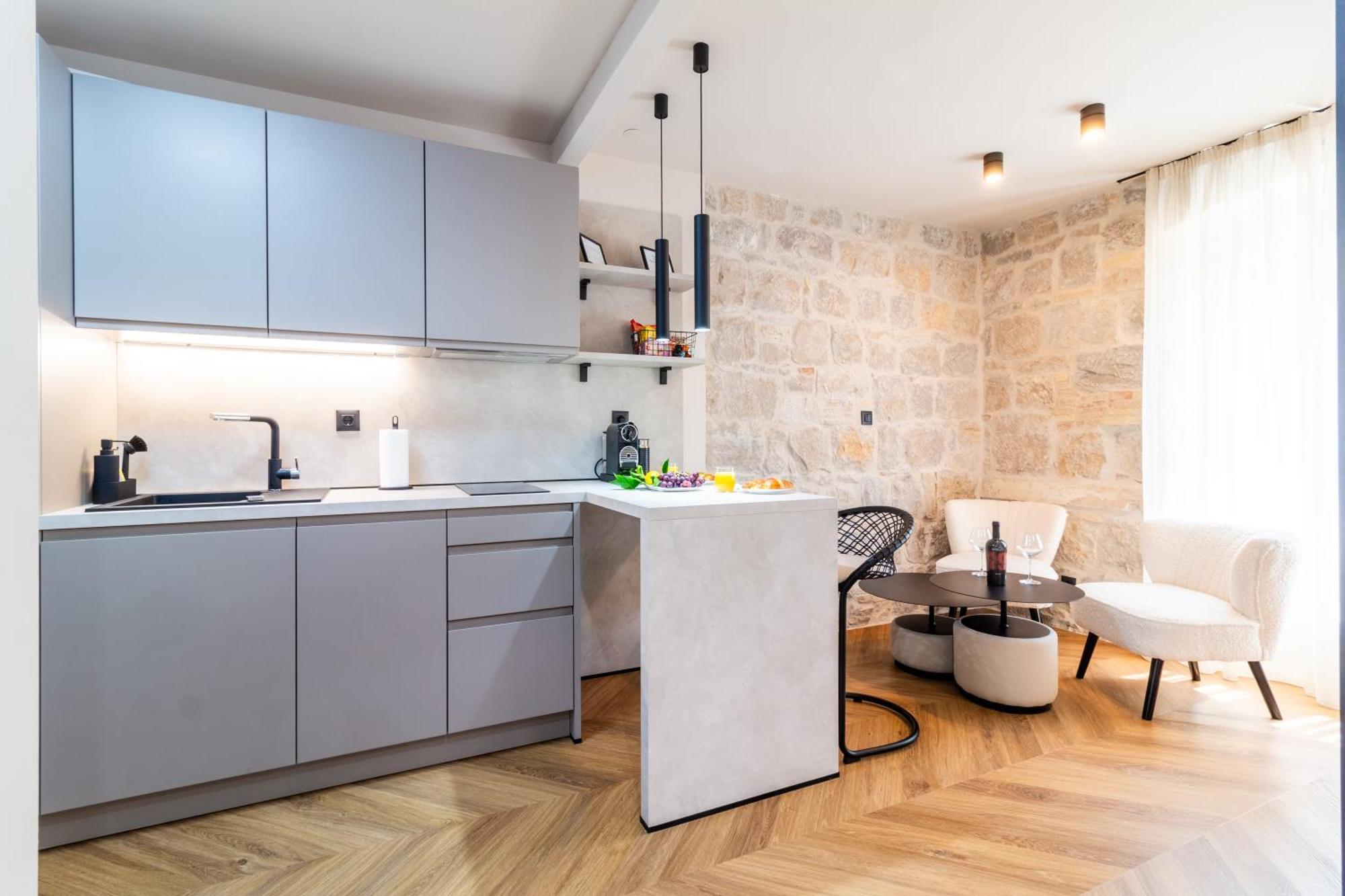 Apartment Centre In Stone House 스플리트 외부 사진