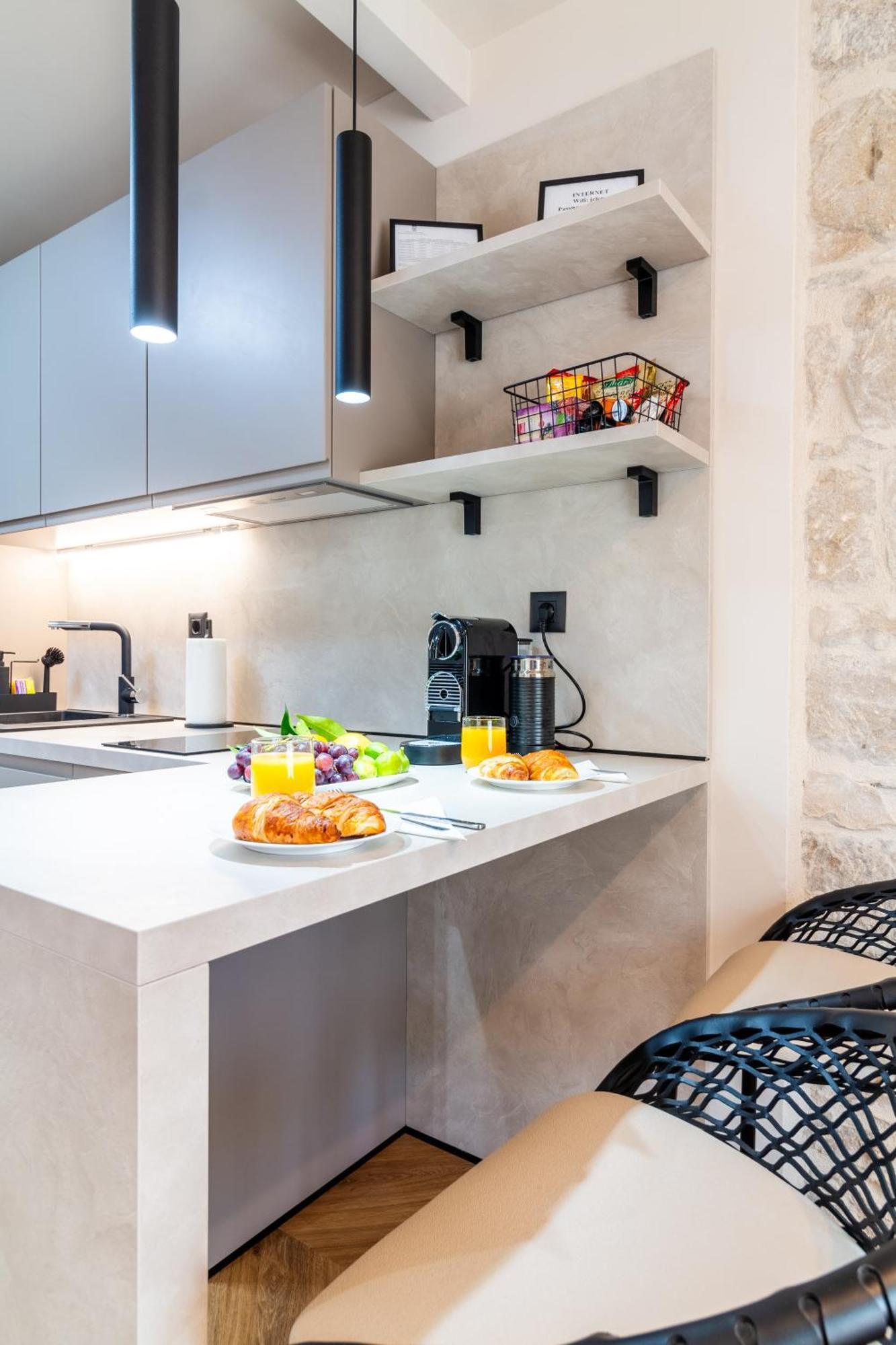 Apartment Centre In Stone House 스플리트 외부 사진