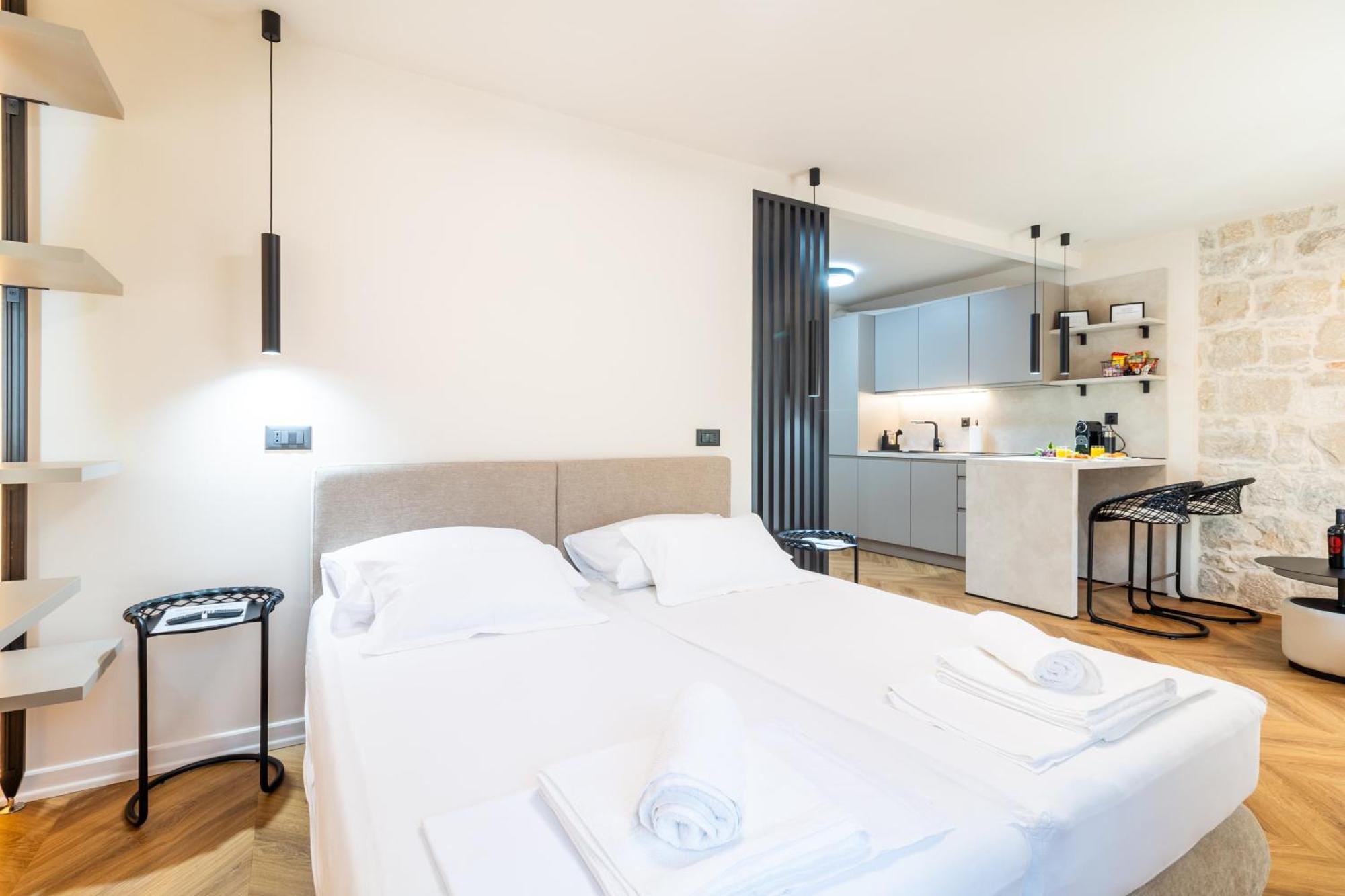 Apartment Centre In Stone House 스플리트 외부 사진