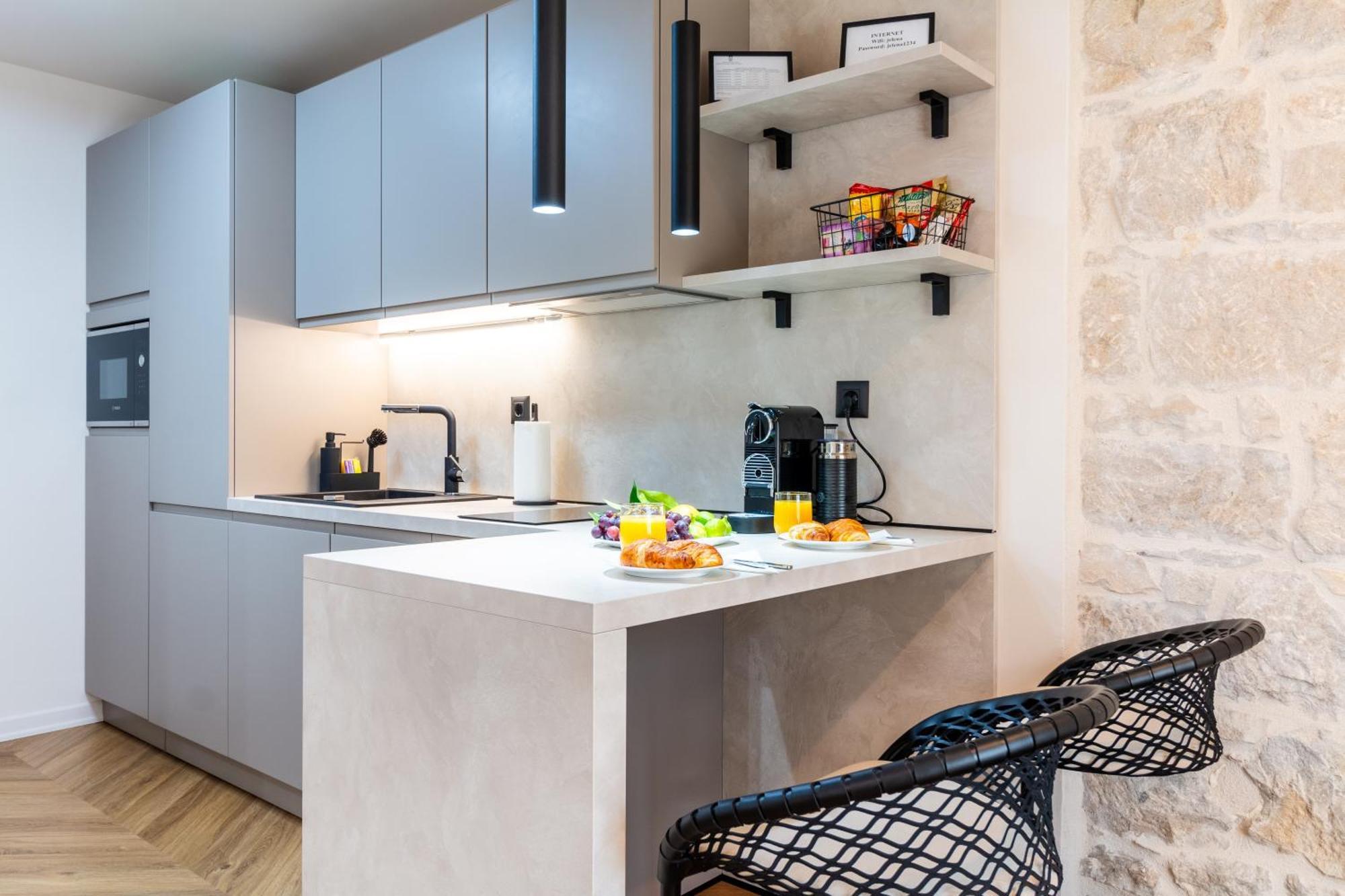 Apartment Centre In Stone House 스플리트 외부 사진