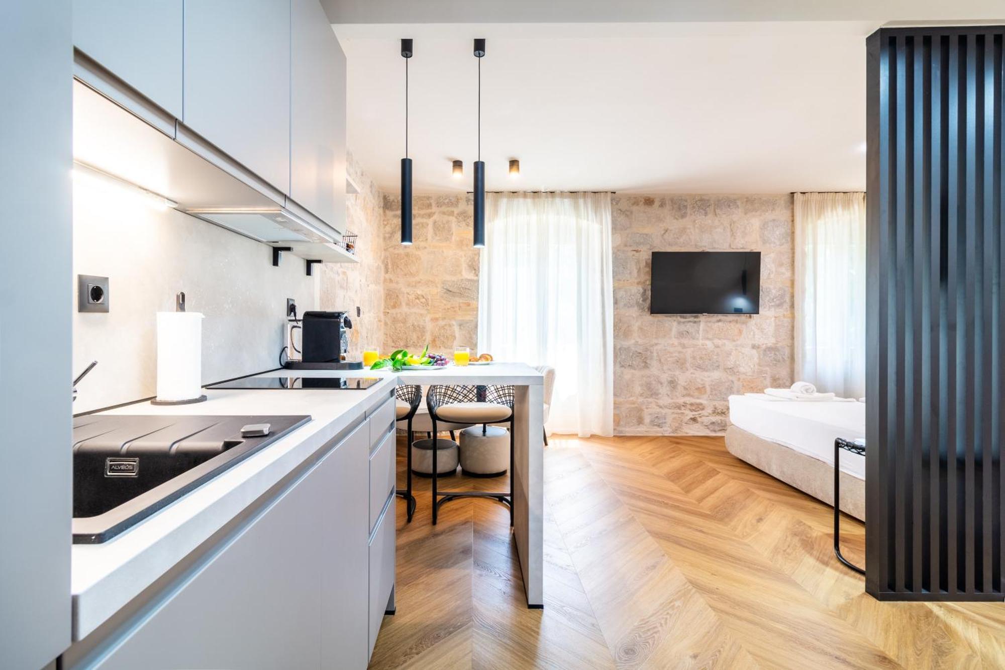 Apartment Centre In Stone House 스플리트 외부 사진