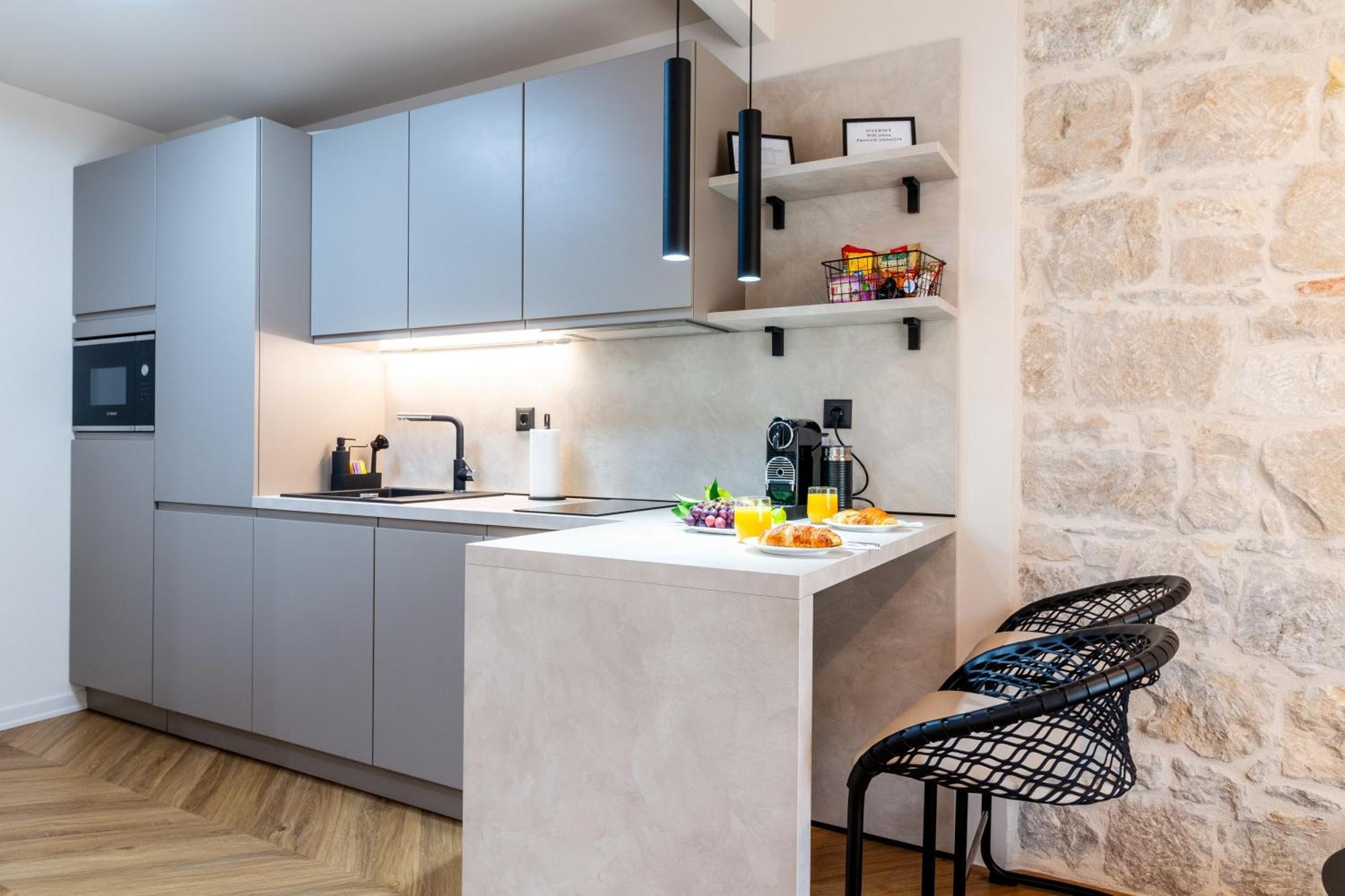 Apartment Centre In Stone House 스플리트 외부 사진