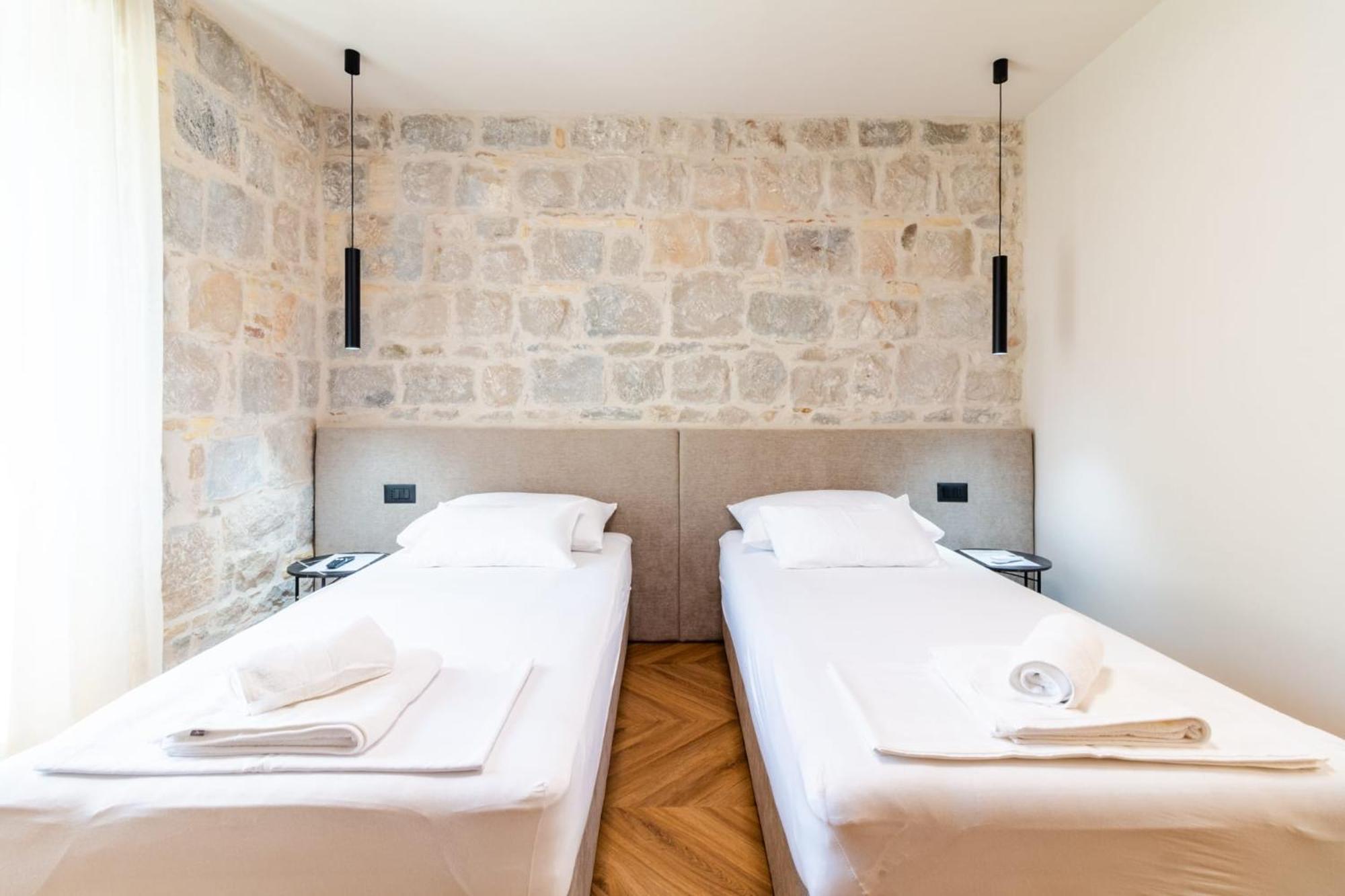 Apartment Centre In Stone House 스플리트 외부 사진